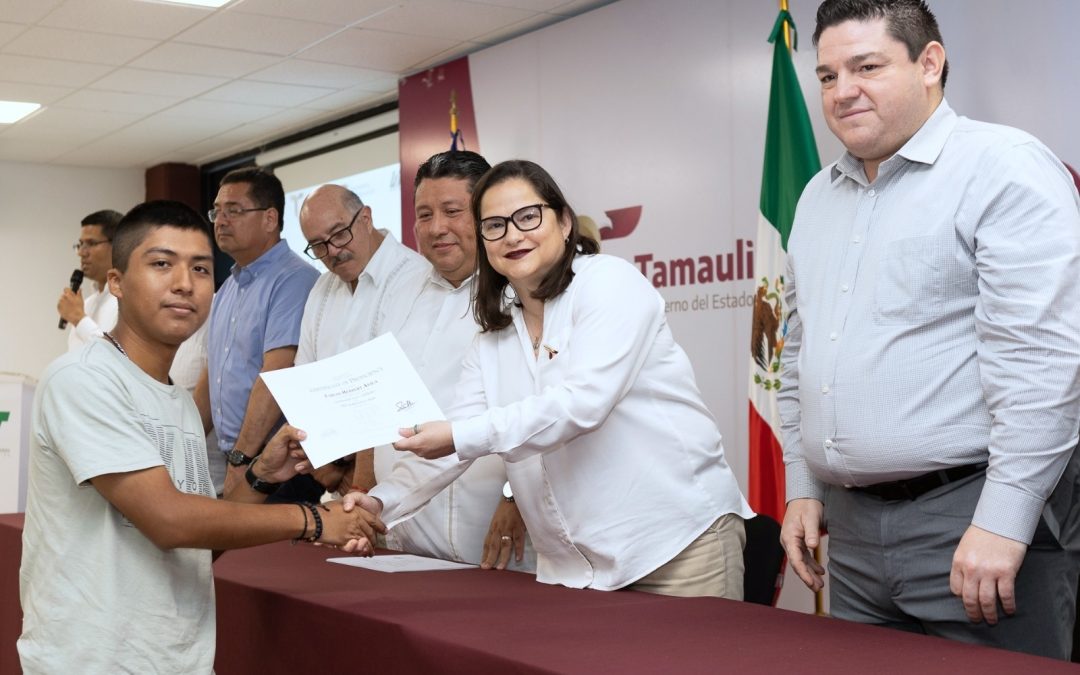 CERTIFICAN A ESTUDIANTES DE LA UNIVERSIDAD TECNOLÓGICA DE ALTAMIRA EN EL IDIOMA INGLÉS