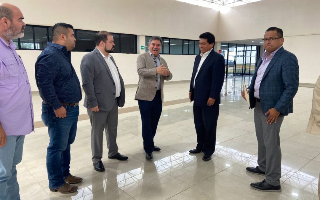 ESTRECHA UNIVERSIDAD TECNOLÓGICA DE NUEVO LAREDO VÍNCULOS CON ASOCIACIÓN DE TRANSPORTISTAS