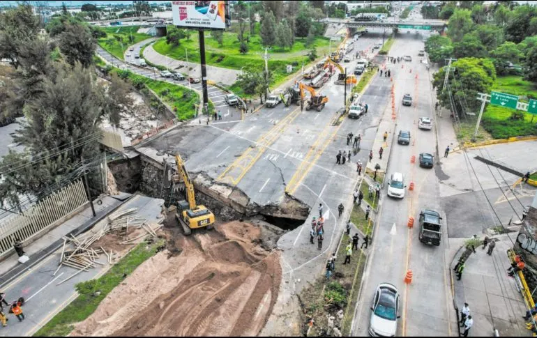 Al menos 10 días para reparar el socavón de López Mateos