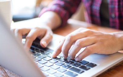 IA mejora creatividad de escritores pero reduce originalidad