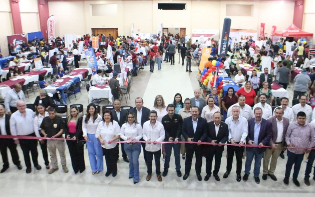 FERIA DE EMPLEO DE LA STPS REUNIÓ A CIENTOS DE JÓVENES EN NUEVO LAREDO