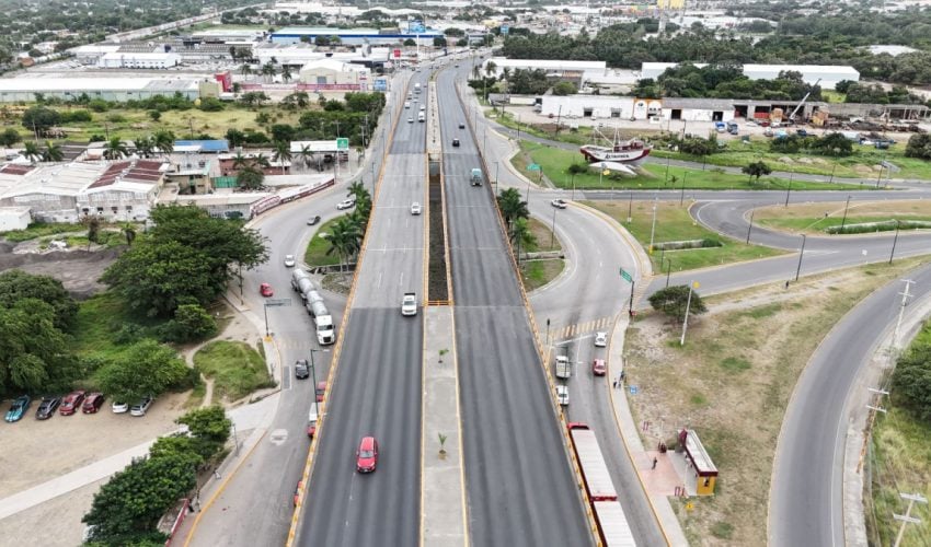 En Altamira, Secretaría de Obras Públicas rehabilita Avenida de la Industria