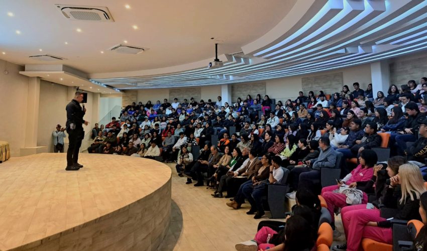 Estudiantes y docentes universitarios reciben pláticas preventivas de la Guardia Estatal