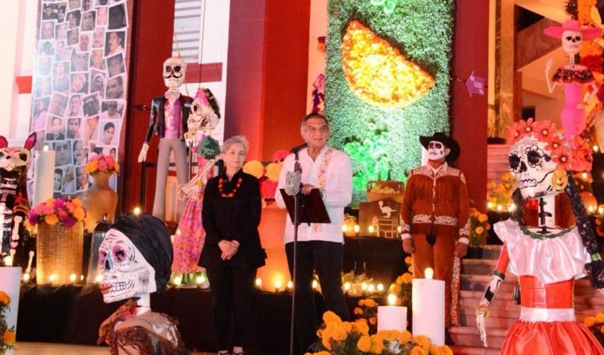 Américo y María fortalecen tradiciones del Día de Muertos en Tamaulipas