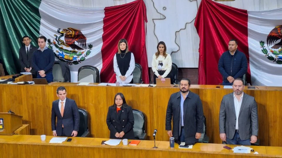 Diputados regresan al Congreso; lamentan muerte de Santiago Clariond Reyes-Retana