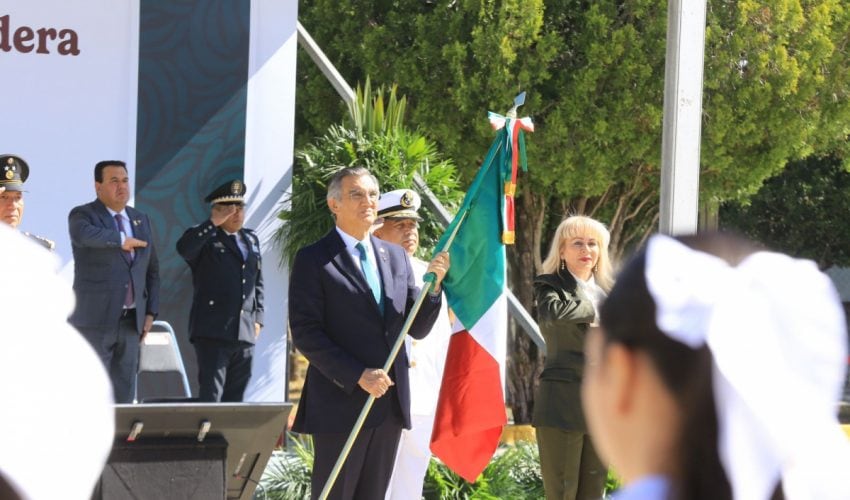 Preside gobernador Américo Villarreal ceremonia del Día de la Bandera