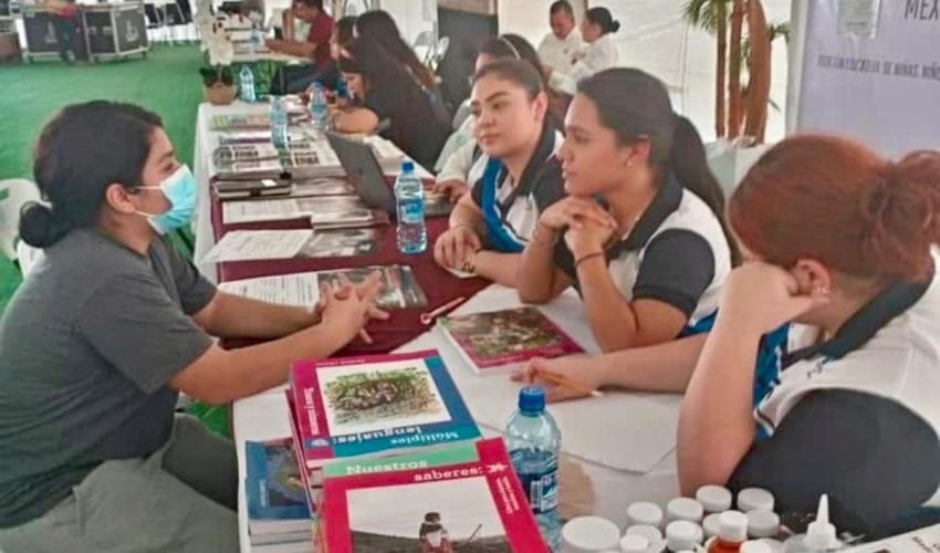 Atiende SET en materia educativa a migrantes repatriados por Tamaulipas
